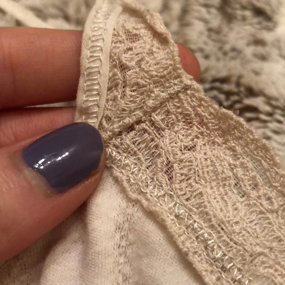 Ivory A&F Top - Picture 6 of 6